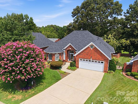 2nd image of 1511 Elkhart Cir