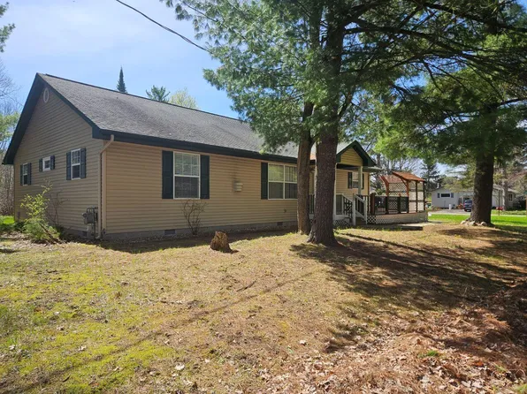 301 S 6th St, Roscommon, MI 48653