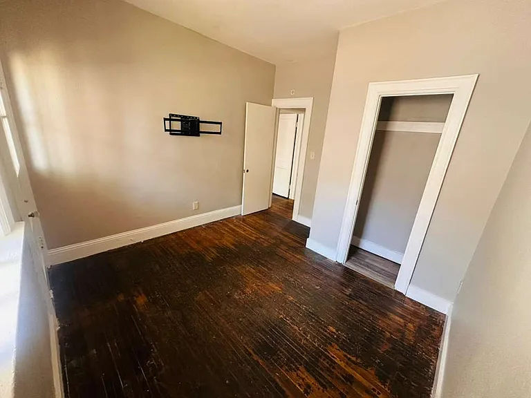 1921 James Ave — Photo 9