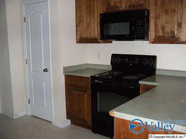3 bed, 2.0 bath, 1595 sqft, $1,650 — Photo 2