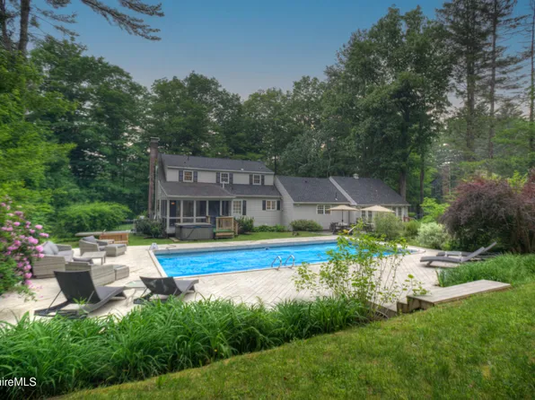 7 Hawthorne Rd, Stockbridge, MA 01262