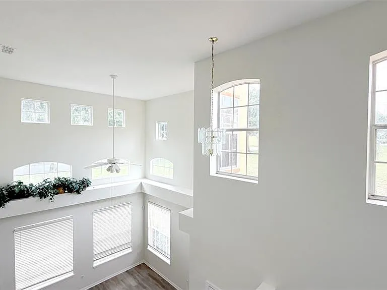 203 Madison Cir — Photo 43