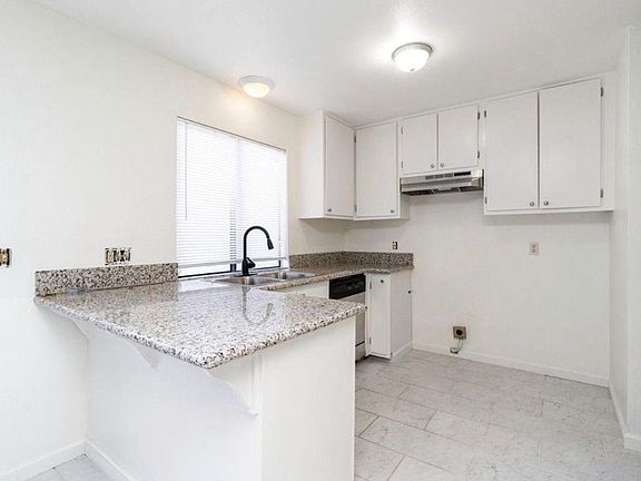 3rd image of 4747 N Woodrow Ave Unit 122