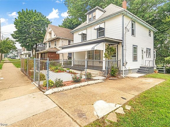 3rd image of 247 Rhodes Ave