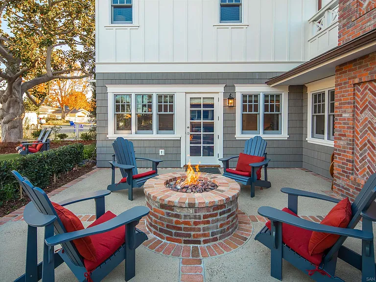 810 Country Club Ln — Photo 5