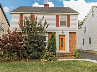 2224 Cranston Rd, University Heights, OH 44118