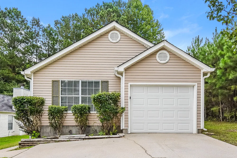 3 bed, 2.0 bath, 1145 sqft, $1,670 — Photo 1