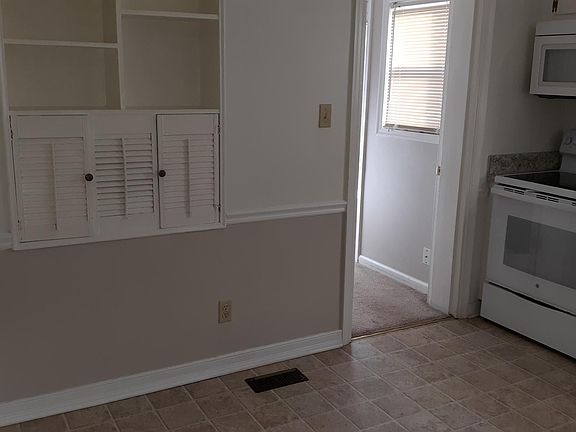 5th image of 7716 Cortlandt Pl