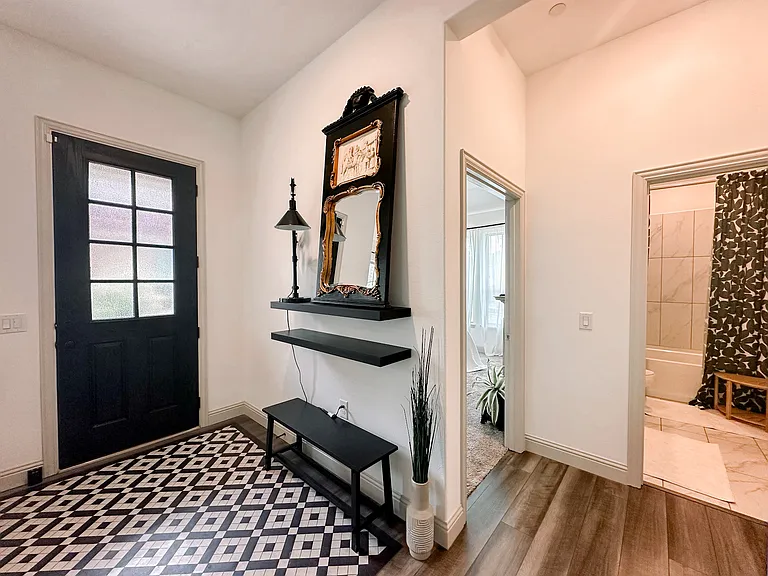 Beautiful foyer with shelves