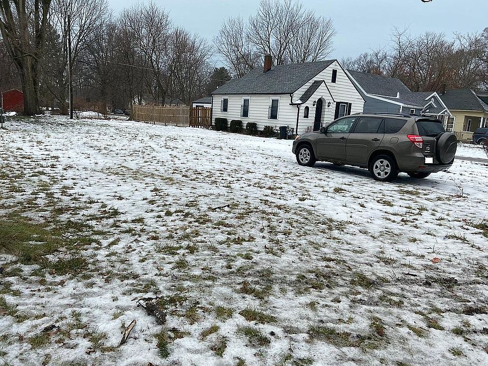 1st image of 854 N Shore Dr