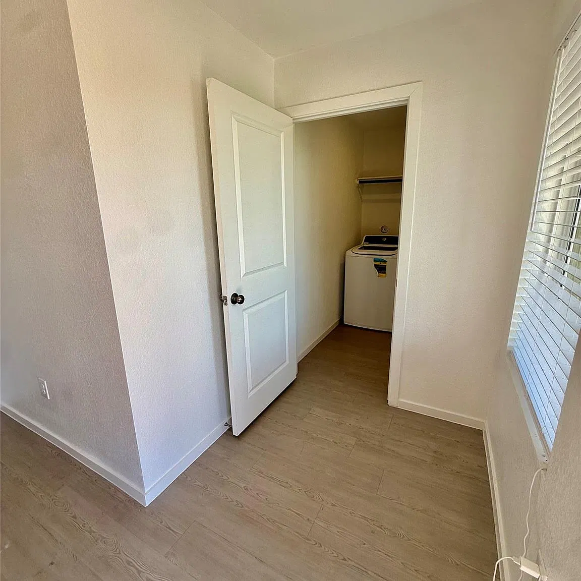 3 bed, 2.0 bath, 1311 sqft, $1,900 — Photo 3