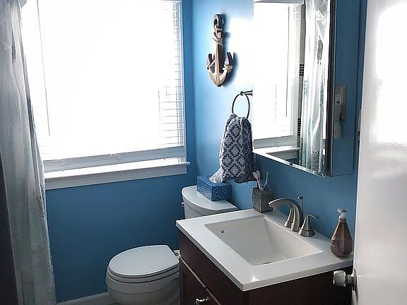 3rd image of 4066 Loring Ave