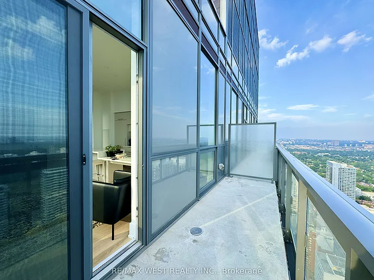 39 Roehampton Ave #4603 — Photo 35