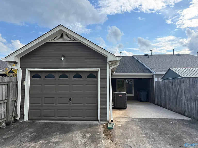1524 Forestview Dr SW — Photo 2
