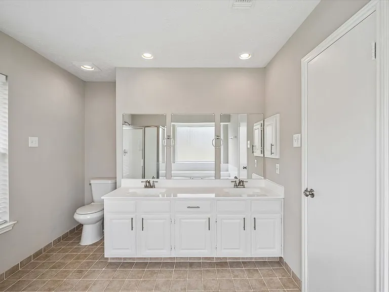 2414 Chelston Ct — Photo 9