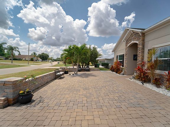 3rd image of 6920 NW Jorgensen Road