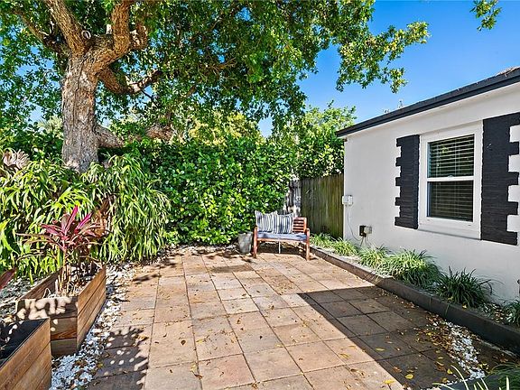 3rd image of 912 SW 20th Street