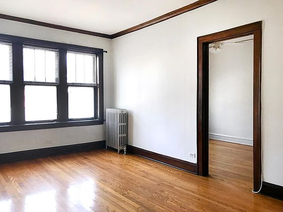 2nd image of 3315 N Wolcott Ave #2