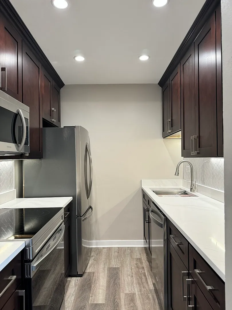 2 bed, 880 sqft, $2,350 — Photo 4
