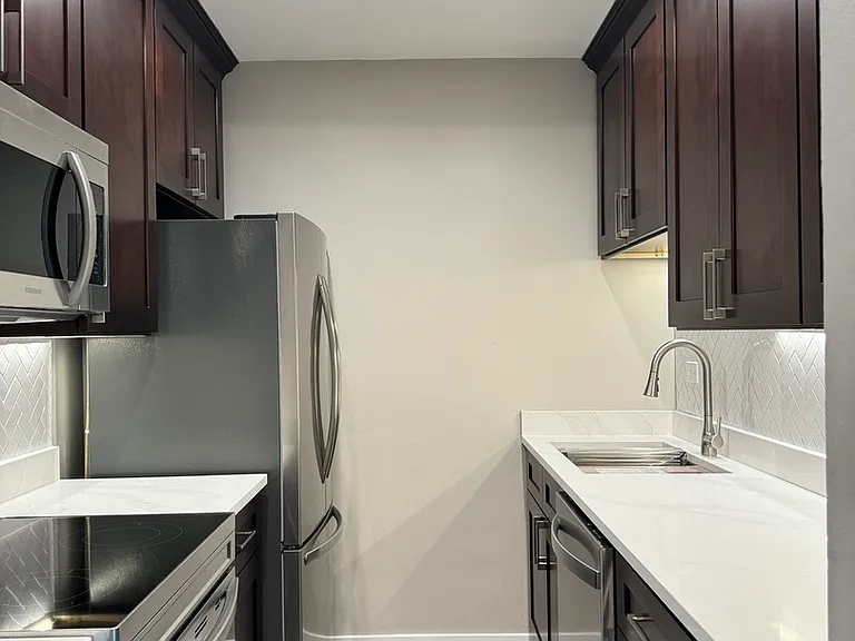 938 North Blvd #402 — Photo 4