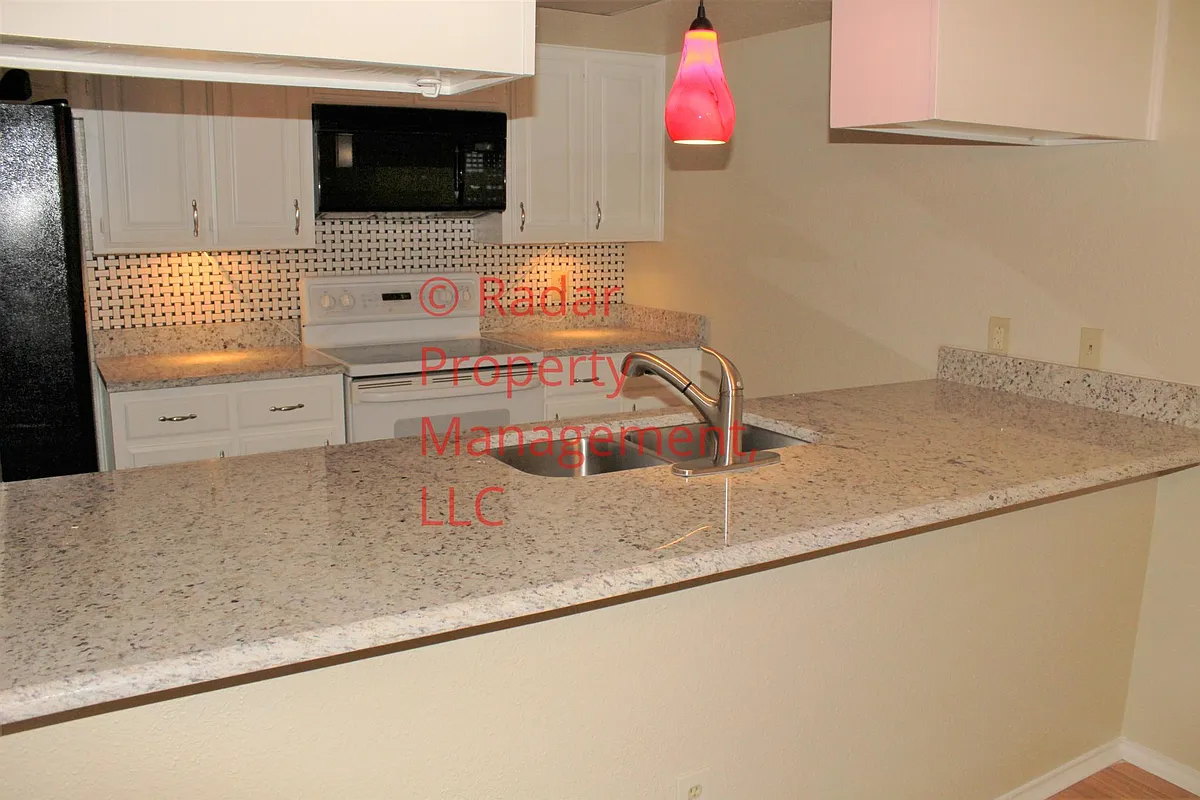 Building Photo - Lago Vista Dr
