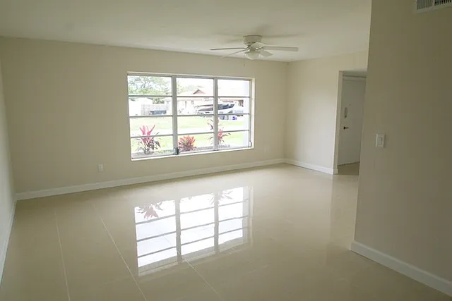 336 SE Tranquilla Ave — Photo 3