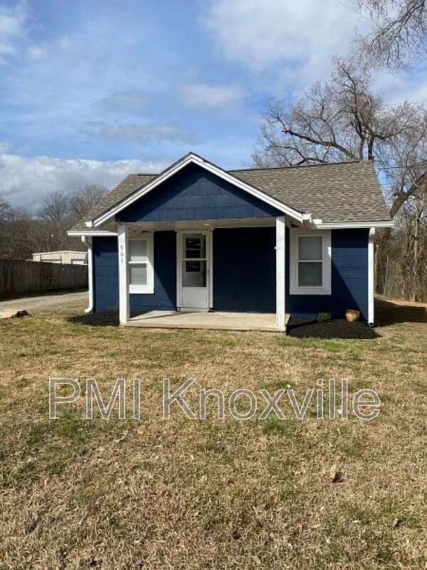 3 bed, 1.0 bath, 1050 sqft, $1,525 — Photo 1