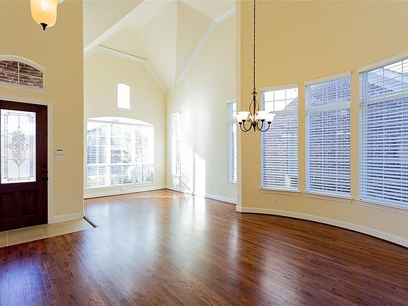 3rd image of 1020 River Rock Way