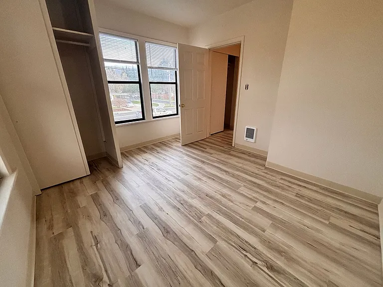 1129 E State St #1&2 — Photo 16