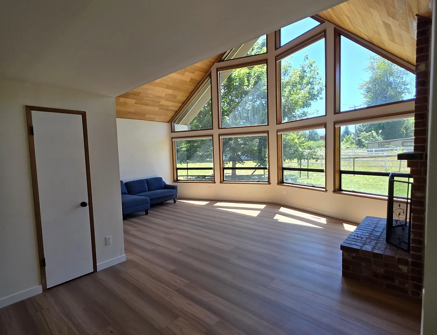 3 bed, 1737 sqft, $3,195 — Photo 4