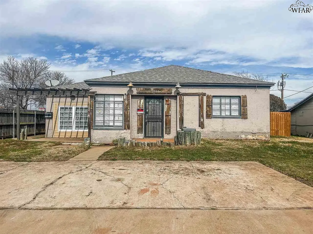 2 bed, 1.0 bath, 1185 sqft, $1,050 — Photo 1