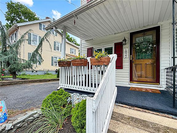 2nd image of 1822 Eaton Ave