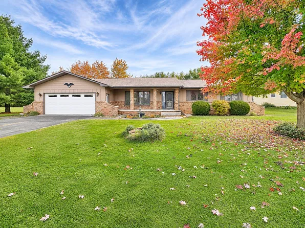 67 Crestview Dr, Geneseo, IL 61254
