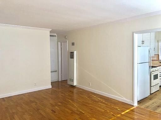 2nd image of 3333 Glenhurst Ave #14