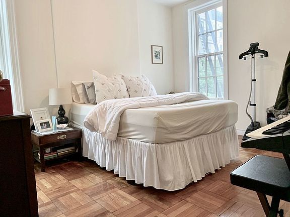 3rd image of 201 W 82nd St APT 1B
