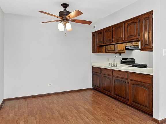 5th image of 13911 Laramie Ave APT 122