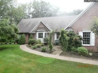38370 Rogers Rd, Willoughby Hills, OH 44094