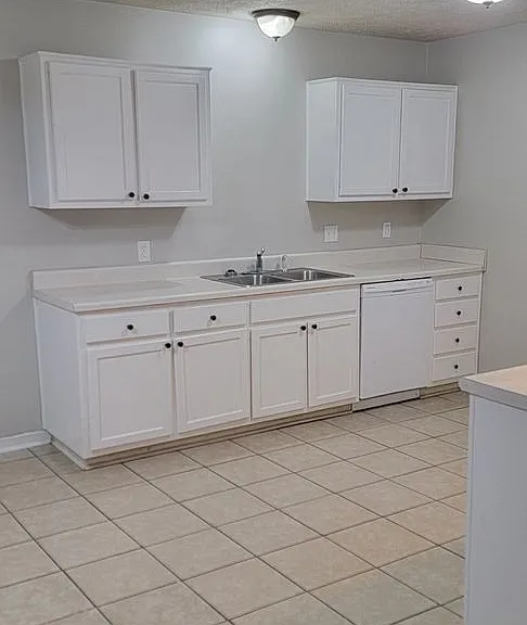 1315 Louisville St — Photo 3