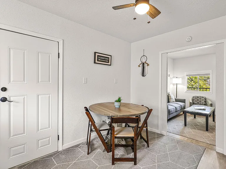 1216 Trinity St — Photo 2