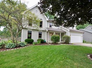 2400 Barkdoll Rd, Naperville, IL 60565