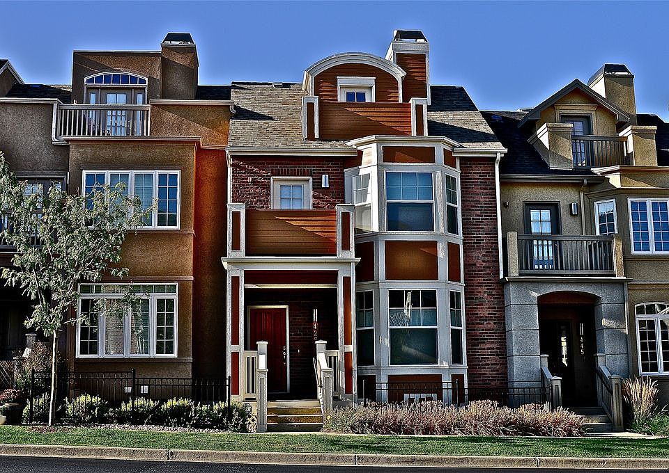 Contemporary curb-side appeal!