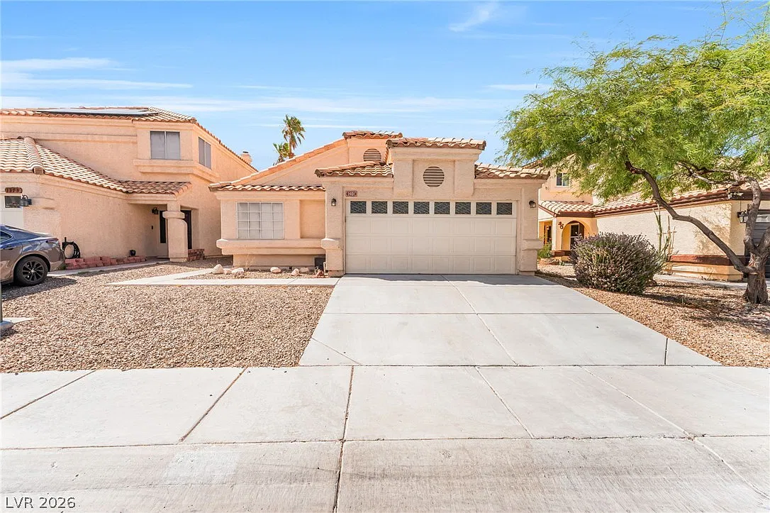 3 bed, 2.0 bath, 1493 sqft, $1,900 — Photo 1