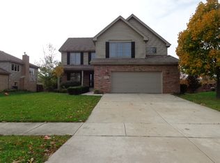 8102 Rutherford Dr, Woodridge, IL 60517