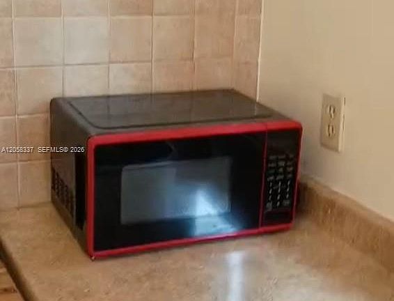 4th image of 1145 NE 110th St #1