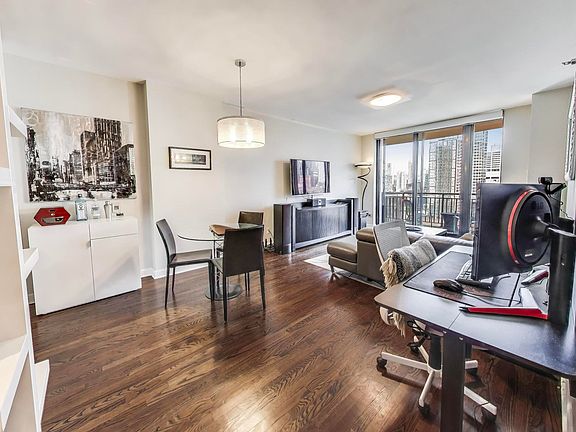5th image of 330 N Jefferson St APT 1703