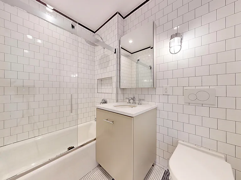 21 Avenue B #601 — Photo 6