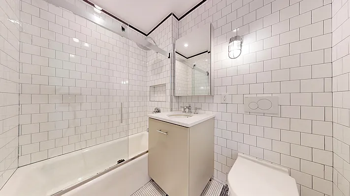 Rented by Bond New York | media 24