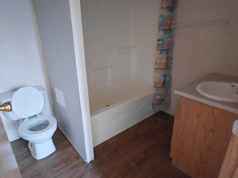 150 Camelot Rd #8 — Photo 4