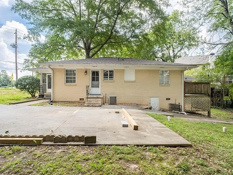 1401 Briarwood Rd NE — Photo 28