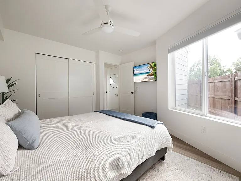 2852 Wyandotte Ave — Photo 10